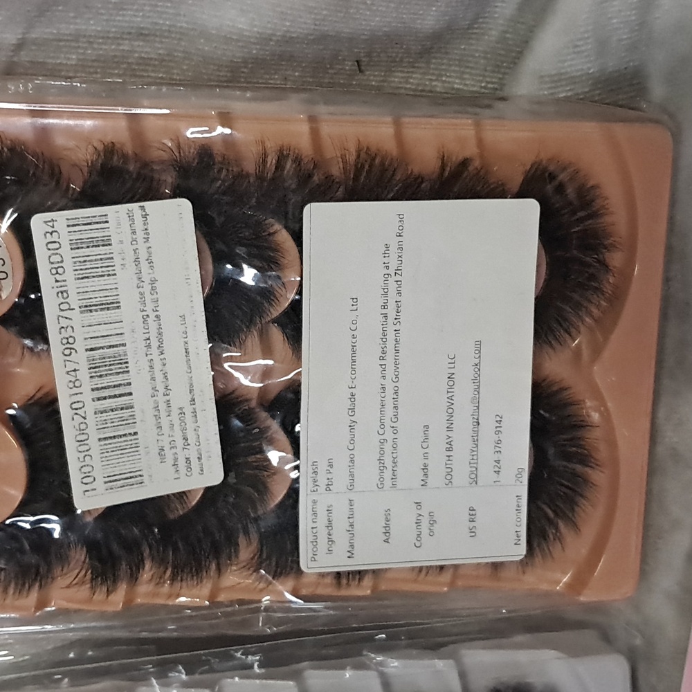 False Eyelashes 2 Sets With Eyelash Curler - Picture 3 of 4